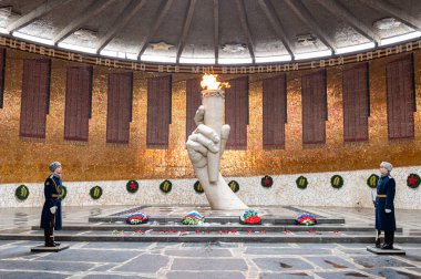 Volgograd, Rusya, 22 Şubat 2021. Mamaev kurgan. Askeri Onur Listesi. Onur kıtası. Tarihi anıt
