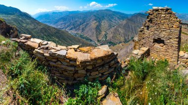 Ortaçağ kalesi Goor 'un kalıntıları..