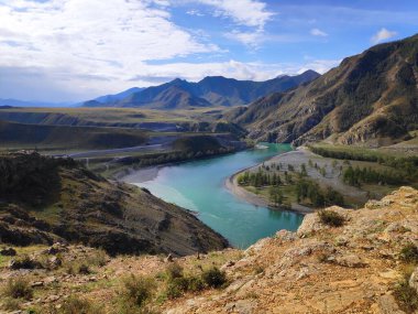 Chuya ve Katun nehirlerinin birleştiği yer, Altai, Rusya.