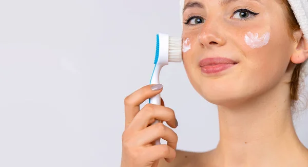Tratamentos Beleza Cuidados Com Pele Facial Uma Mulher Com Uma — Fotografia de Stock