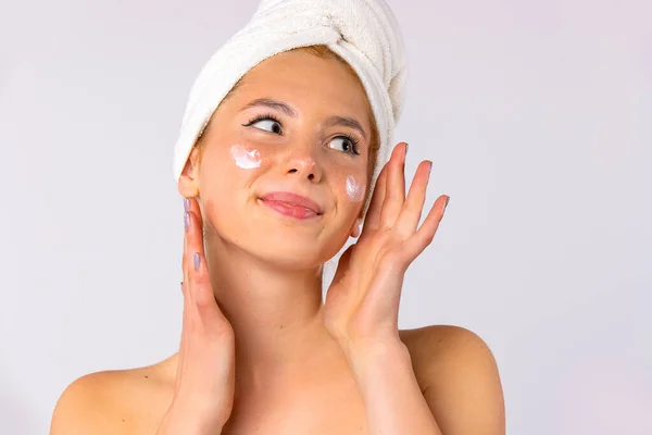 Spa Beauty Treatments Skin Care Woman Towel Her Head Cream — Stock Photo, Image