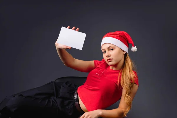 Elfe Fille Couchée Sur Table Avec Une Lettre Vierge Dans — Photo