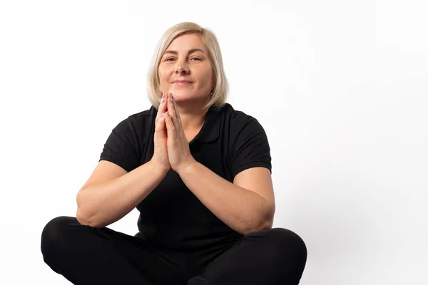 Portrait Senior Woman Who Meditates Looks Camera White Background Side — Stok fotoğraf