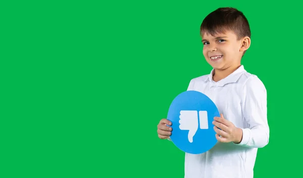 Banner Niño Preescolar Con Cara Sarcástica Sosteniendo Letrero Aversión Sobre — Foto de Stock