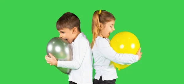 Sztandar Dzieci Próbują Ugryźć 2021 Trend Balony Kolor Zielonym Tle — Zdjęcie stockowe