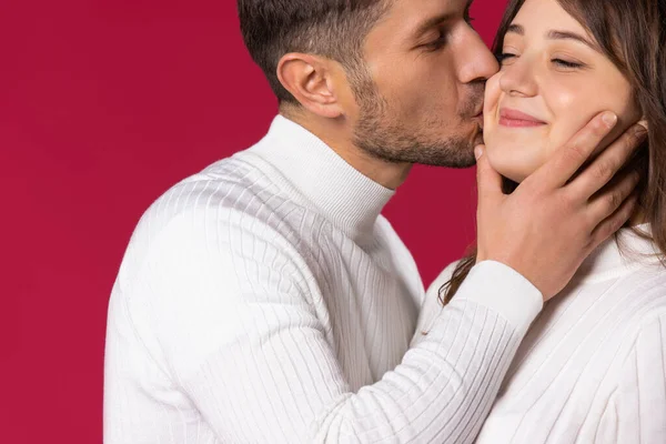 Foto Primo Piano Una Bella Coppia Uomo Bacia Ragazza Sulla — Foto Stock