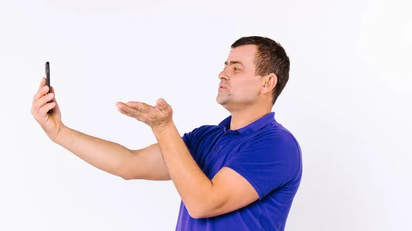 Banner. The influencer man communicates via online video and blows a air kiss. Hearing impaired people online communication concept. — Stock Photo, Image