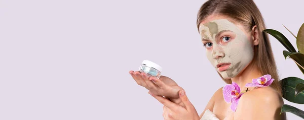 Baner Długi Format Szarości Słodka Kobieta Świeża Maska Wyraźny Produkt — Zdjęcie stockowe