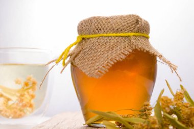 Limonlu kavanoz bal, kurutulmuş ıhlamur, limon çayı..