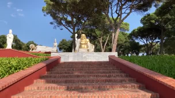 September 2020 葡萄牙里斯本 仍在拍摄葡萄牙中部美丽的佛像伊甸园 独具特色的印度教雕像和日本桥梁装饰着迷人的风景 — 图库视频影像