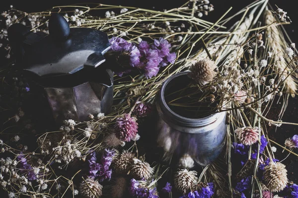 Kávéfőzési Koncepció Hozzávalók Moka Kávéhoz Moka Pot Kávé Sötét Háttérrel — Stock Fotó