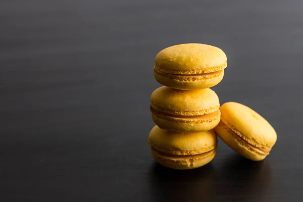 Gros Plan Sur Matinée Petit Déjeuner Avec Macarons Jaunes Goût — Photo