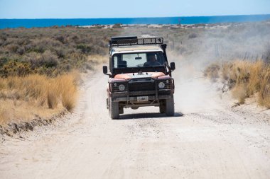 Arjantin 'in Puerto Madryn kentindeki Valdes bölgesinin kuzey Patagonya bölgesindeki boş sokak ve çöle güzel bir örnek. Güney Amerika 'da tipik bir patagonya çiftliği ve çiftlik hayatı.
