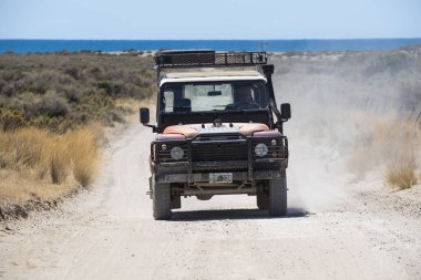 Arjantin 'in Puerto Madryn kentindeki Valdes bölgesinin kuzey Patagonya bölgesindeki boş sokak ve çöle güzel bir örnek. Güney Amerika 'da tipik bir patagonya çiftliği ve çiftlik hayatı.