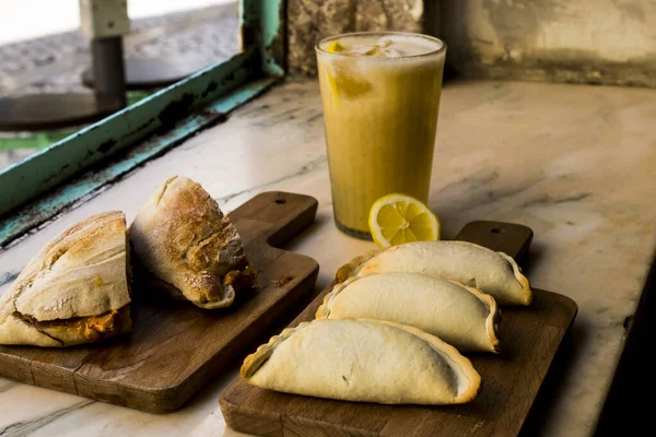Traditionell Gebackene Argentinische Empanadas Pikantes Gebäck Mit Fleisch Und Eine — Stockfoto