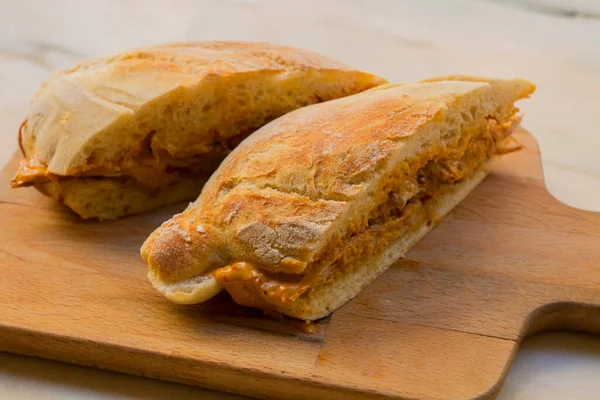 Muy Sabroso Sándwich Grande Con Carne Peluche Pan Crujiente Casero — Foto de Stock