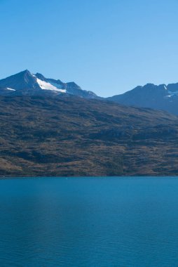 Şili 'nin güney kıyısında Horn Burnu enlemlerinden fiyort benzeri kanallar mevcuttur..