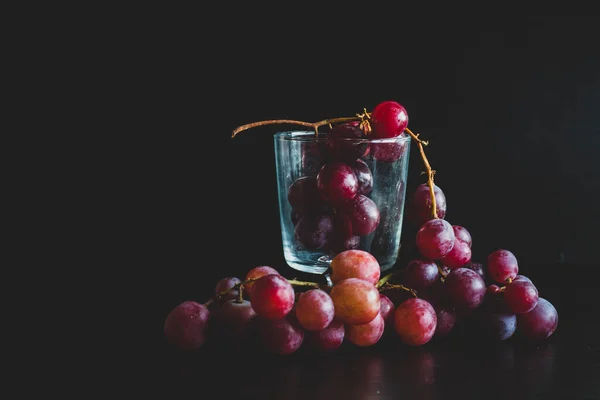 Red Grapes Large Bunch Fruits Fresh Tasty Simple Food Dark — Fotografia de Stock