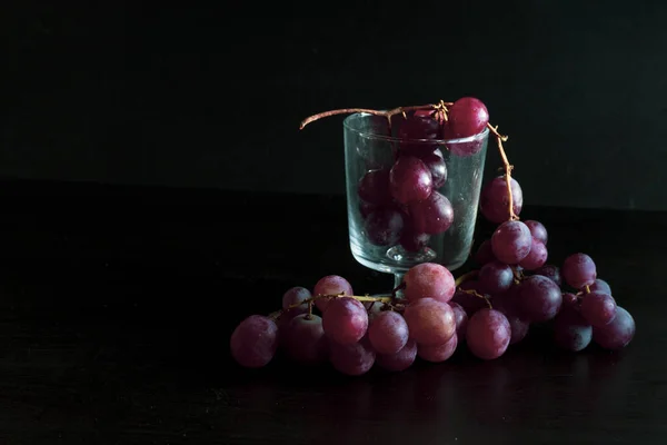 Red Grapes Large Bunch Fruits Fresh Tasty Simple Food Dark — Fotografia de Stock