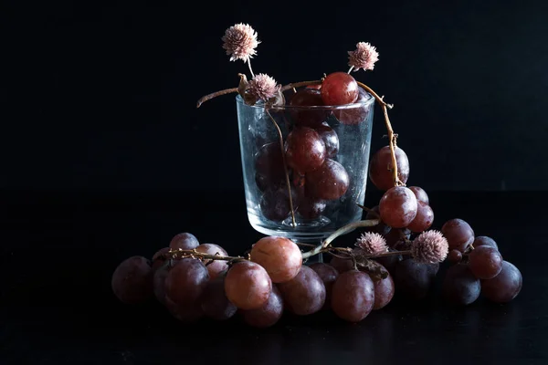 Red Grapes Large Bunch Fruits Fresh Tasty Simple Food Bright — 图库照片