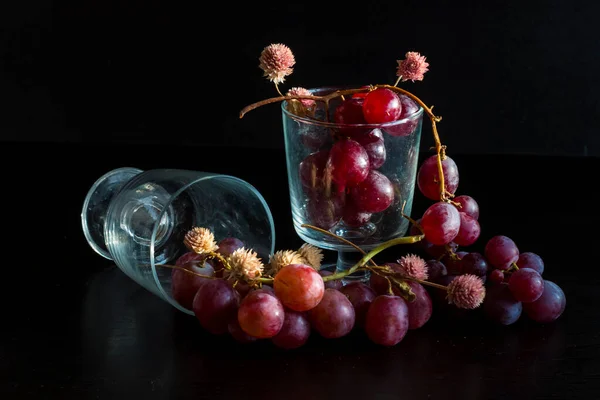 Red Grapes Large Bunch Fruits Fresh Tasty Simple Food Bright — 图库照片