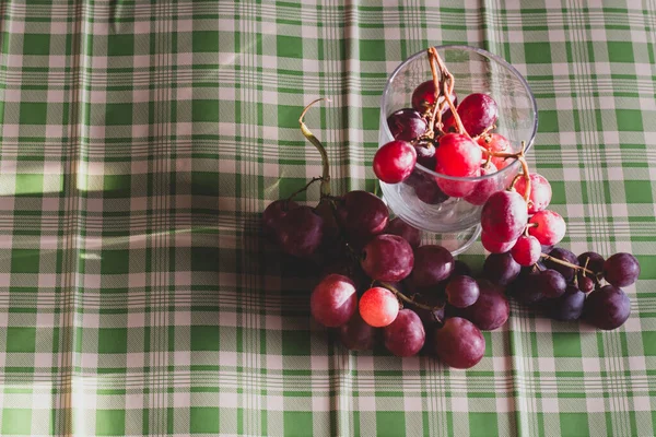 Красный Виноград Большой Букет Фруктов Свежие Вкусные Простые Продукты Питания — стоковое фото