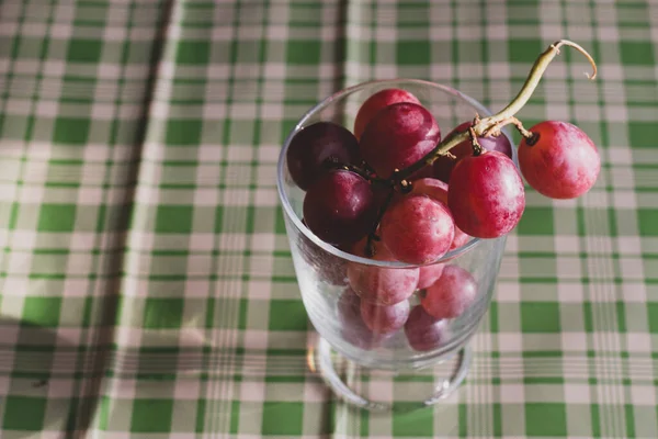 Red Grapes Large Bunch Fruits Fresh Tasty Simple Food Brights — Fotografia de Stock