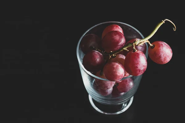 Red Grapes Large Bunch Fruits Fresh Tasty Simple Food Dark — Fotografia de Stock