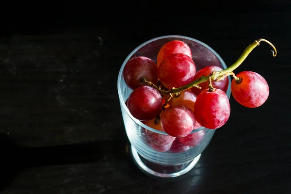 Red Grapes Large Bunch Fruits Fresh Tasty Simple Food Dark — Fotografia de Stock