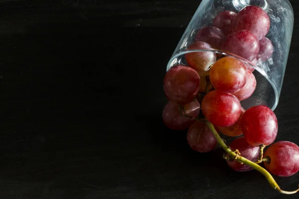 Red Grapes Large Bunch Fruits Fresh Tasty Simple Food Dark — Foto Stock