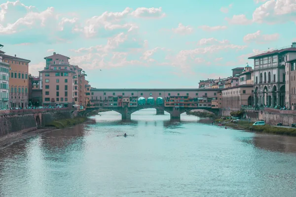 Uitzicht Middeleeuwse Stenen Brug Ponte Vecchio Rivier Arno Vanaf Ponte — Stockfoto