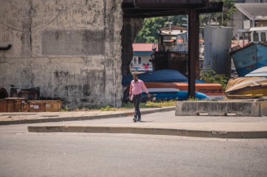 COLOMBO, SRI LANKA - Nisan 03, 2019: Pettah Market veya Manning Market yakınlarındaki cadde. Pettah Pazarı Colombo, Sri Lanka 'daki Pettah banliyösünde yer almaktadır.