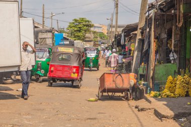 COLOMBO, SRI LANKA - Nisan 03, 2019: Pettah Market veya Manning Market yakınlarındaki cadde. Pettah Pazarı Colombo, Sri Lanka 'daki Pettah banliyösünde yer almaktadır.