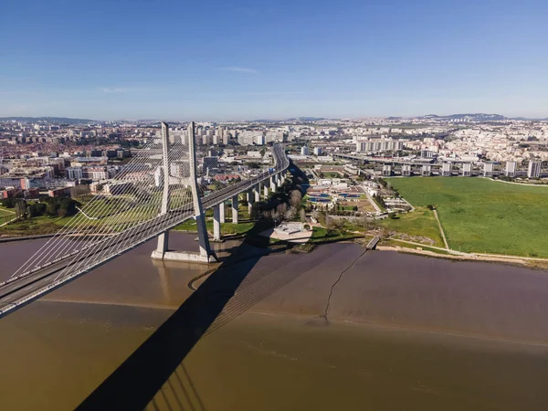 Vue Aérienne Pont Vasco Gama Traversant Tage Avec Horizon Lisbonne — Photo