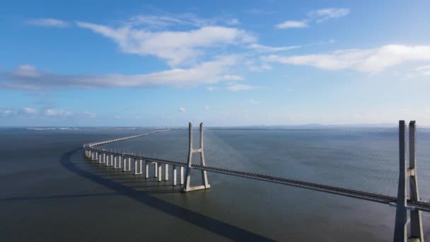 Légi Felvétel Vasco Gama Hídról Lisszabonban Portugáliában Európa Leghosszabb Hídjának — Stock videók