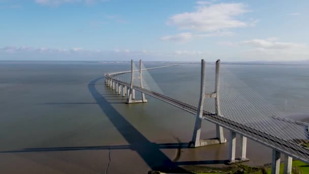 Luchtfoto Van Vasco Gama Brug Lissabon Portugal Bovenaanzicht Van Langste — Stockvideo