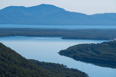Lapataia Körfezi manzarası, Tierra del Fuego. Ushuaia, Arjantin 'deki Atlantik Okyanusu manzarası.