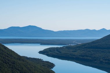 Lapataia Körfezi manzarası, Tierra del Fuego. Ushuaia, Arjantin 'deki Atlantik Okyanusu manzarası.