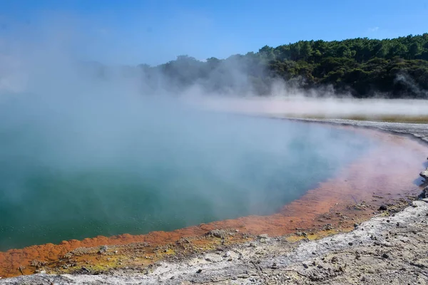 Paisagem Geotérmica Com Lama Ebulição Quente Nascentes Enxofre Devido Atividade — Fotografia de Stock