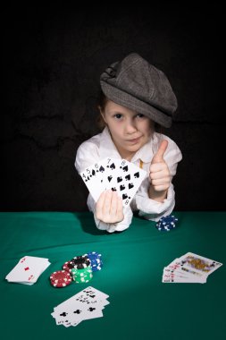 Poker kazanan kombinasyonu ile çocuk