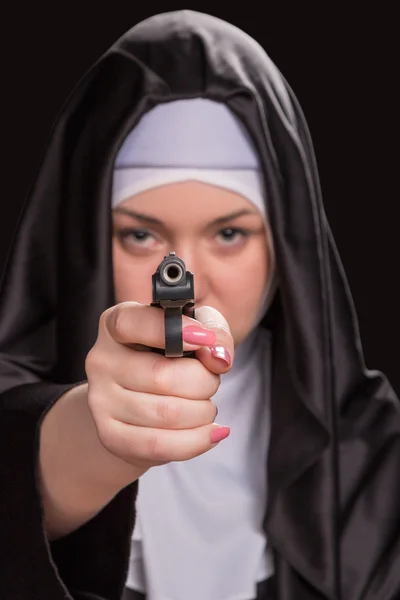Nonne avec une fusillade — Photo