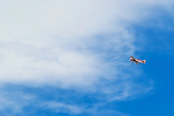 青い空のスポーツの航空機 — ストック写真