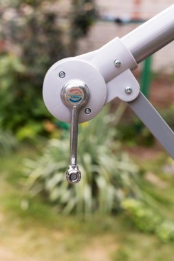 Anahtarı yukarı-aşağı çevir