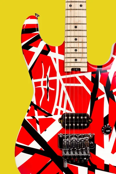 Guitarra eléctrica hermosa primer plano rojo y blanco —  Fotos de Stock