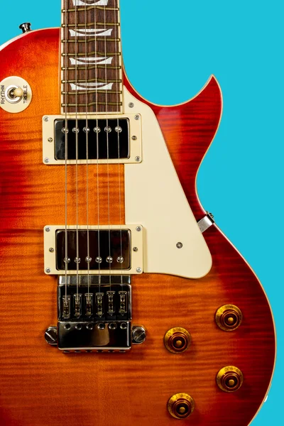 Hermosa closeup de guitarra eléctricaόμορφη closeup ηλεκτρική κιθάρα — Φωτογραφία Αρχείου