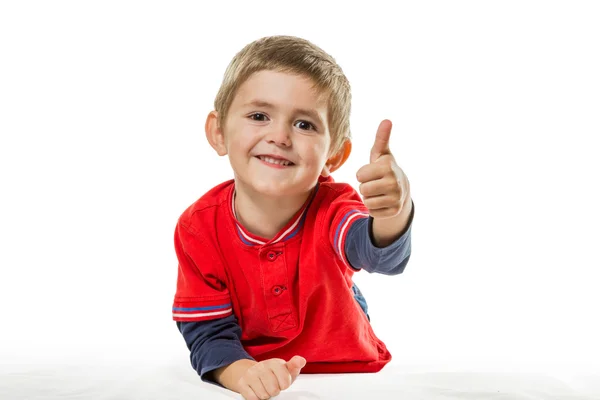 Portret van liegen jongen met duim omhoog — Stockfoto