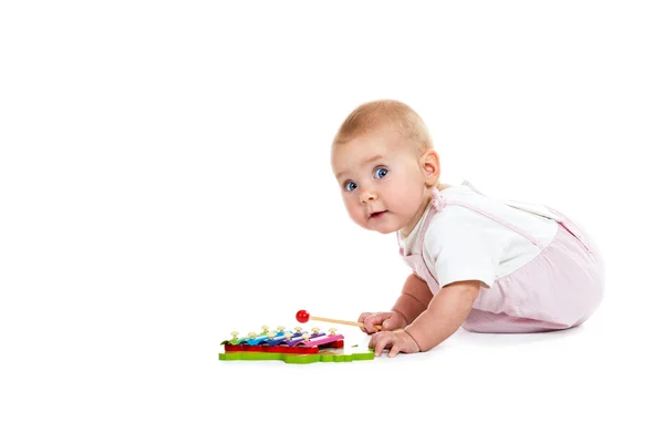 Bébé jouant avec des jouets musicaux — Photo