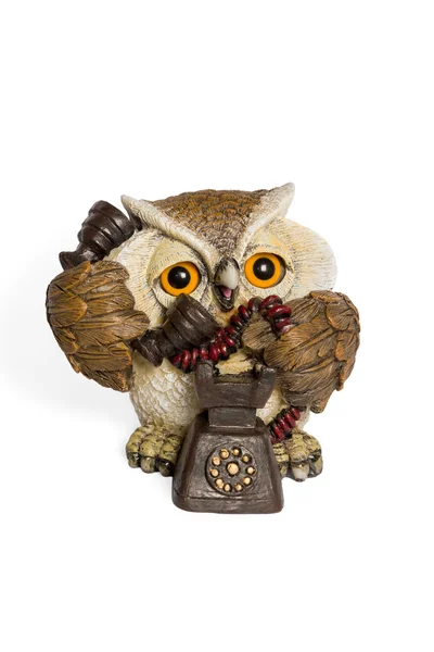 Figurine uil praten over de telefoon — Stockfoto