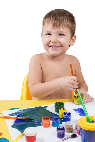 Un băiețel desenează cu o pensulă — Fotografie, imagine de stoc