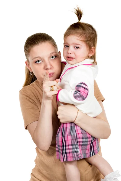 Hija llorando en sus brazos madre — Foto de Stock